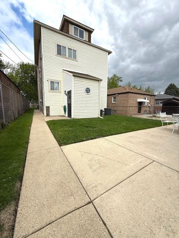 9237 S Paxton Avenue 1, Chicago, IL 60617