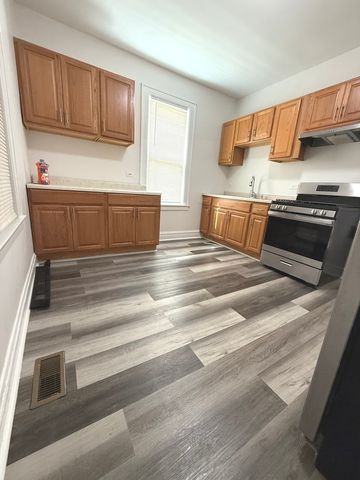 9237 S Paxton Avenue 1, Chicago, IL 60617