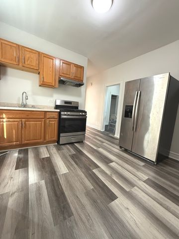 9237 S Paxton Avenue 1, Chicago, IL 60617