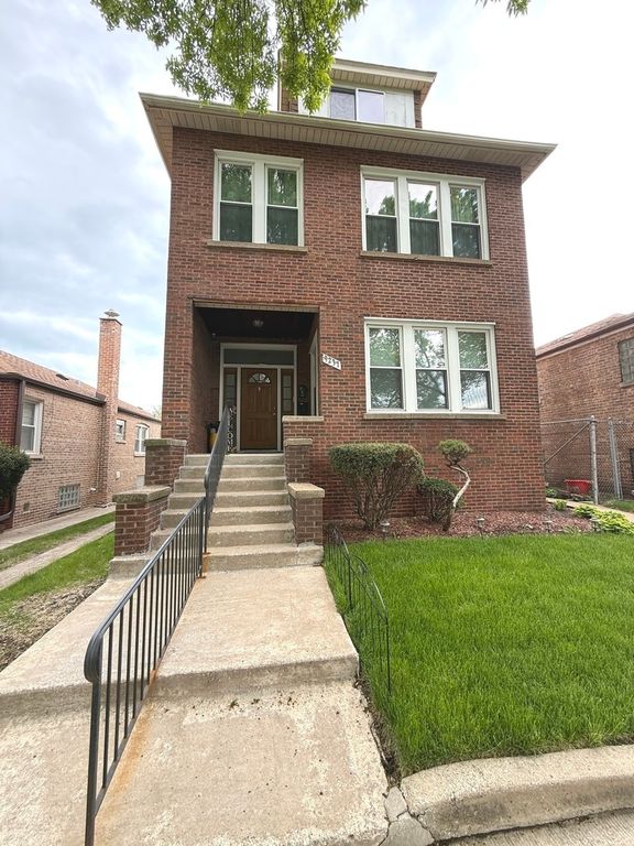 9237 S Paxton Avenue 1, Chicago, IL 60617