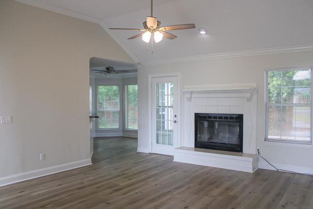 1943 Bluestone Loop, Hinesville, GA 31313