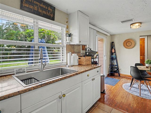 3035 HILLVIEW STREET, Sarasota, FL 34239
