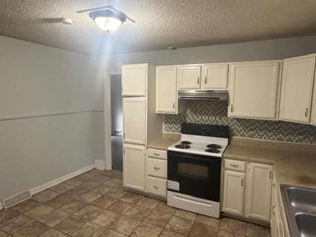 3104 E 53RD Street, Kansas City, MO 64130
