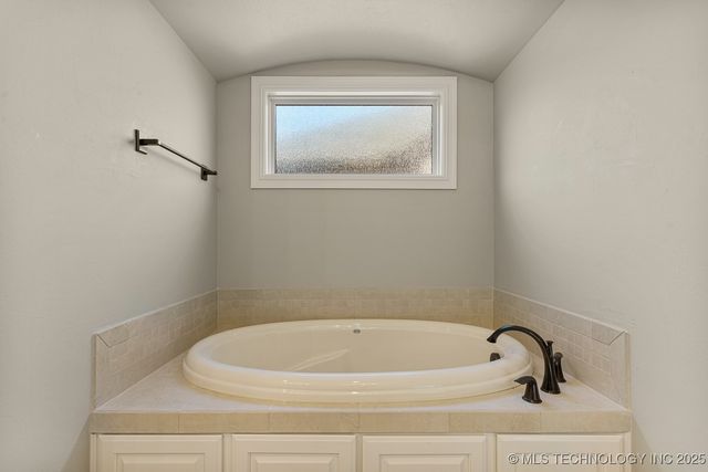 9214 E 62nd Court S, Tulsa, OK 74133