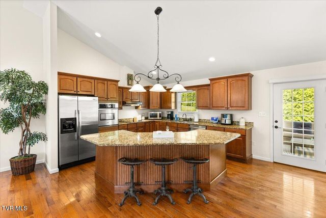 108 Ridgeland Drive, Johnson City, TN 37601