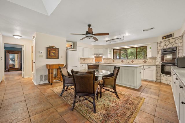 109 Sunset CIR, Burnet, TX 78611