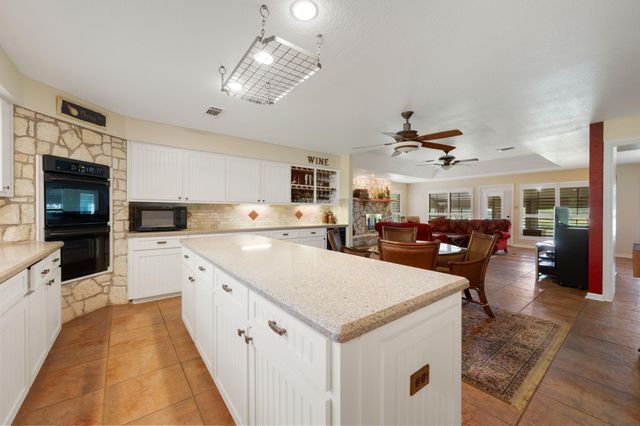 109 Sunset CIR, Burnet, TX 78611