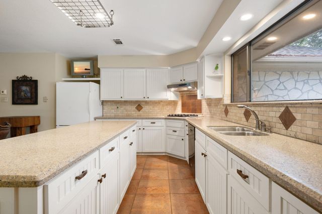 109 Sunset CIR, Burnet, TX 78611