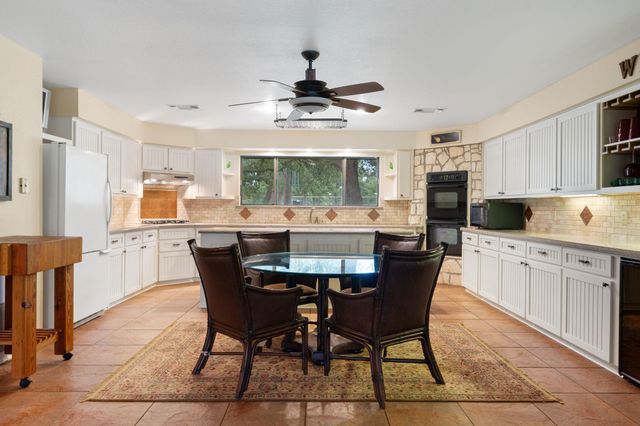 109 Sunset CIR, Burnet, TX 78611