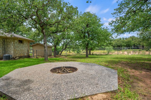109 Sunset CIR, Burnet, TX 78611