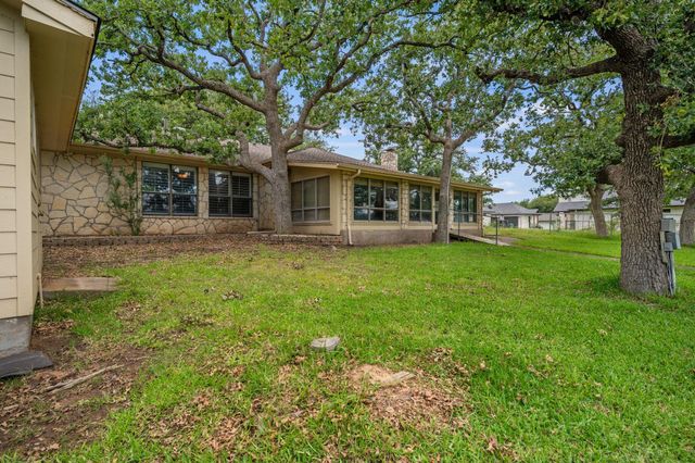 109 Sunset CIR, Burnet, TX 78611