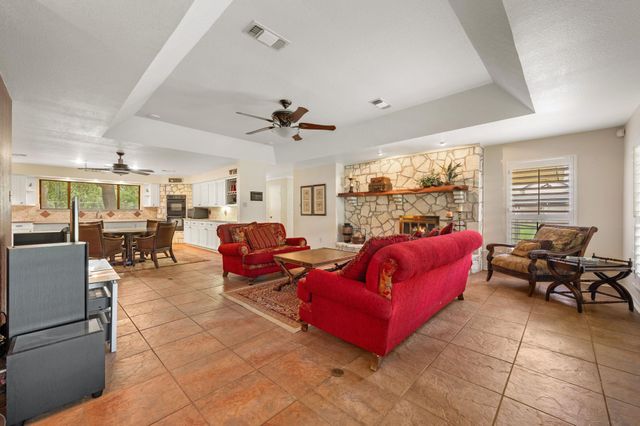 109 Sunset CIR, Burnet, TX 78611