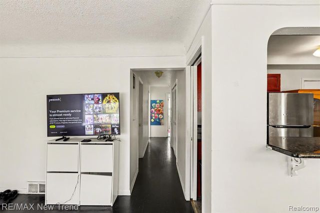 2174 Middlebelt Road, West Bloomfield, MI 48324