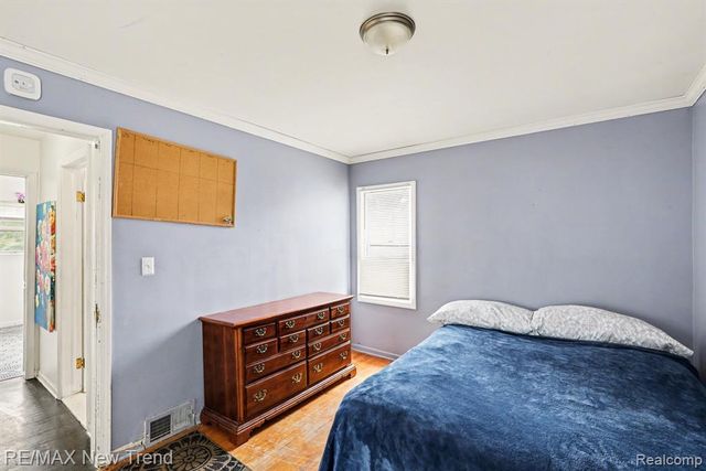 2174 Middlebelt Road, West Bloomfield, MI 48324