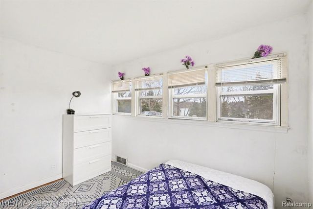 2174 Middlebelt Road, West Bloomfield, MI 48324