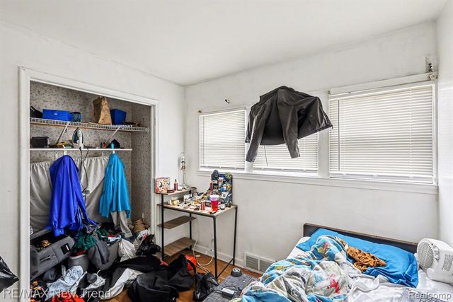 2174 Middlebelt Road, West Bloomfield, MI 48324