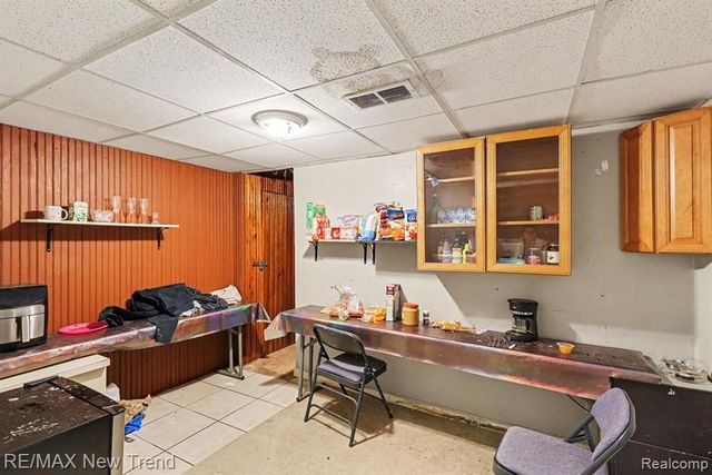 2174 Middlebelt Road, West Bloomfield, MI 48324