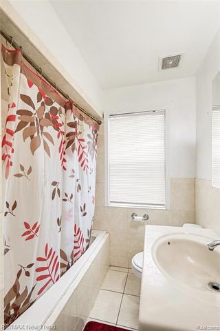 2174 Middlebelt Road, West Bloomfield, MI 48324