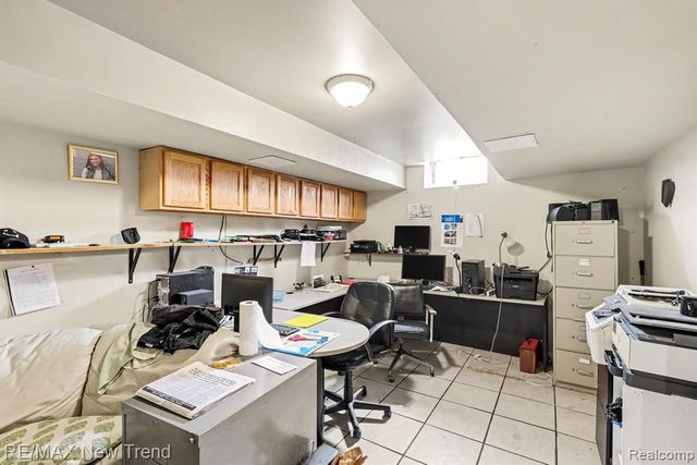 2174 Middlebelt Road, West Bloomfield, MI 48324