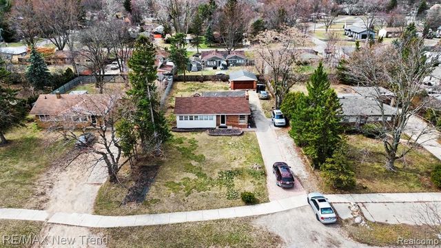 2174 Middlebelt Road, West Bloomfield, MI 48324