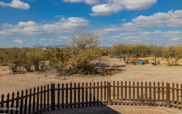 1880 E HOOTIN HOLLER Trail, Huachuca City, AZ 85616