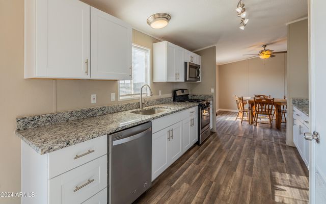 1880 E HOOTIN HOLLER Trail, Huachuca City, AZ 85616