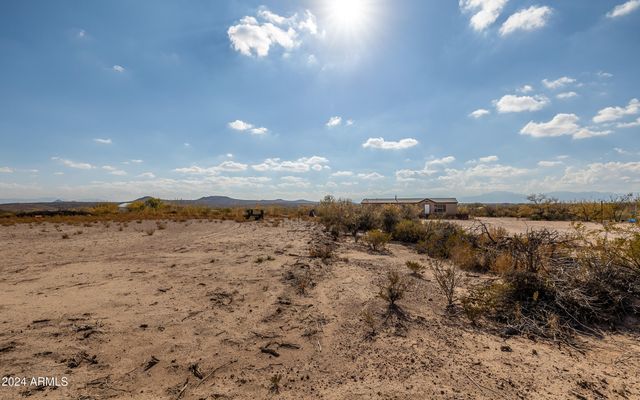 1880 E HOOTIN HOLLER Trail, Huachuca City, AZ 85616
