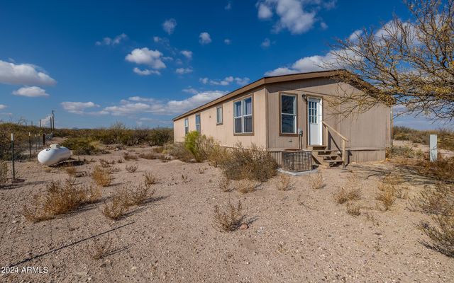 1880 E HOOTIN HOLLER Trail, Huachuca City, AZ 85616