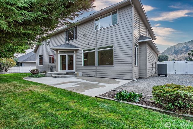 1428 John Street, Wenatchee, WA 98801