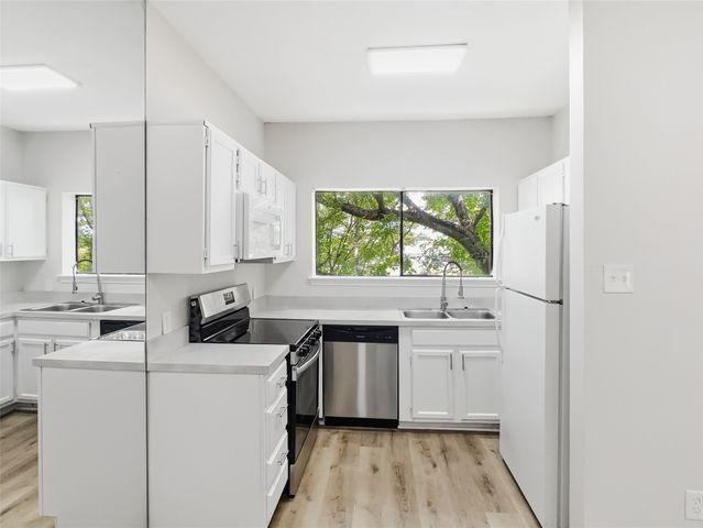 7126 Holly Hill Drive 210, Dallas, TX 75231