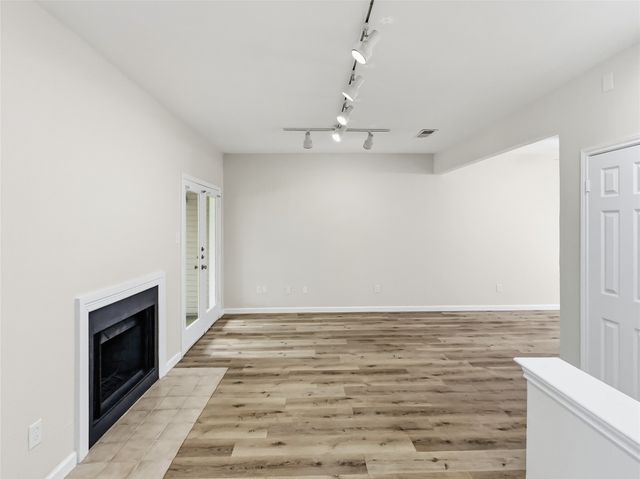 7126 Holly Hill Drive 210, Dallas, TX 75231