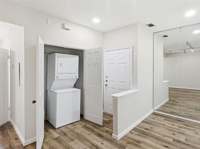 7126 Holly Hill Drive 210, Dallas, TX 75231