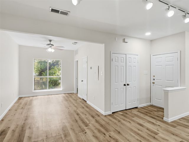 7126 Holly Hill Drive 210, Dallas, TX 75231