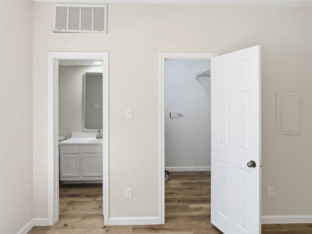 7126 Holly Hill Drive 210, Dallas, TX 75231