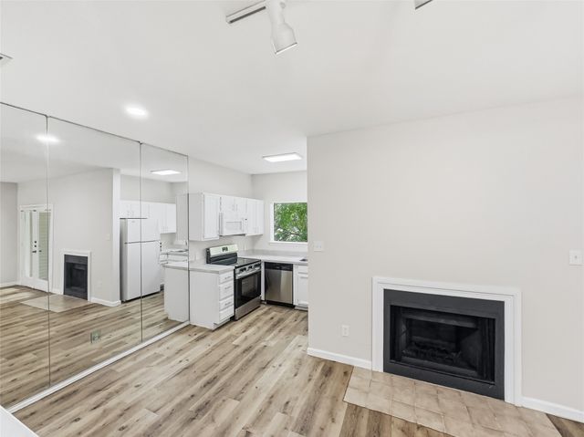 7126 Holly Hill Drive 210, Dallas, TX 75231