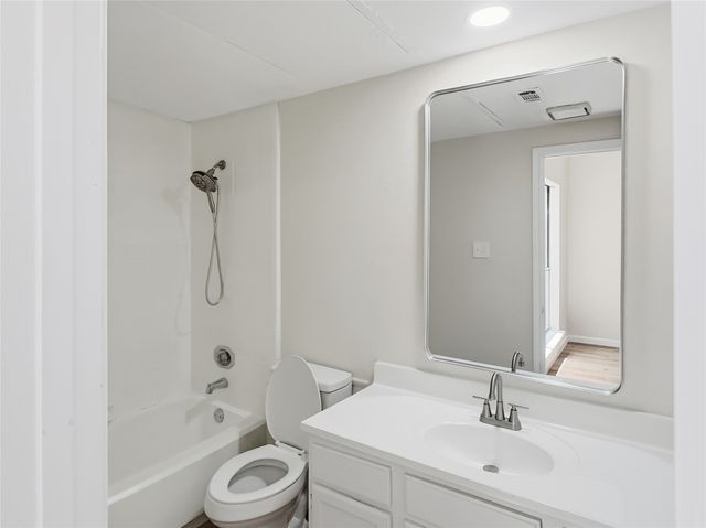 7126 Holly Hill Drive 210, Dallas, TX 75231