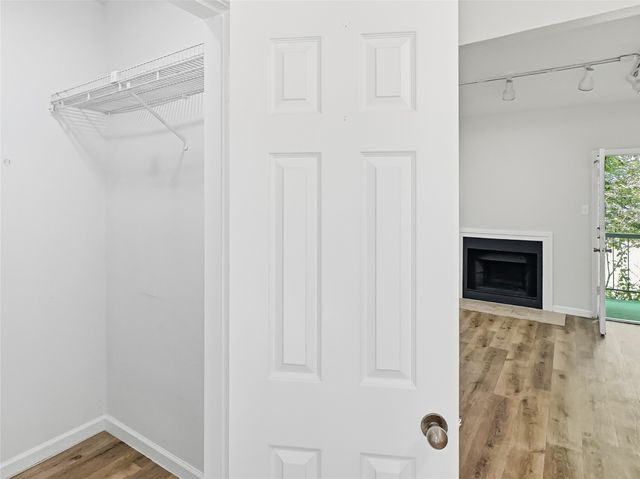 7126 Holly Hill Drive 210, Dallas, TX 75231