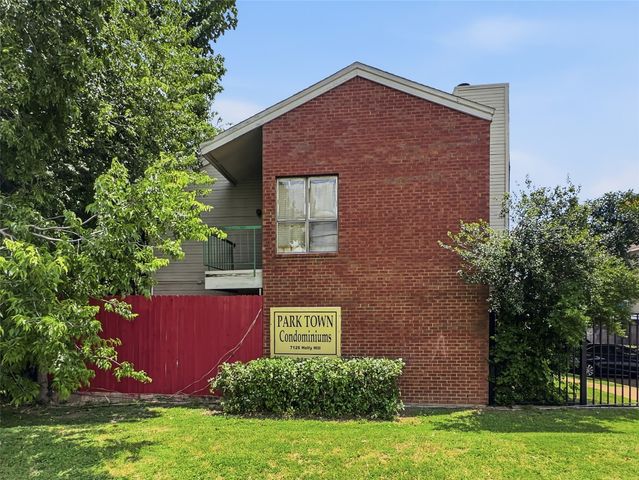 7126 Holly Hill Drive 210, Dallas, TX 75231