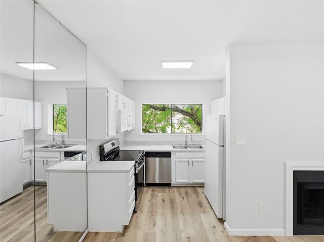 7126 Holly Hill Drive 210, Dallas, TX 75231