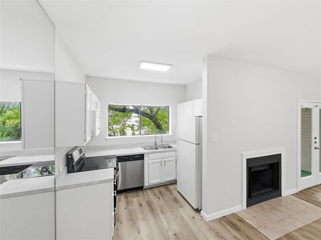 7126 Holly Hill Drive 210, Dallas, TX 75231