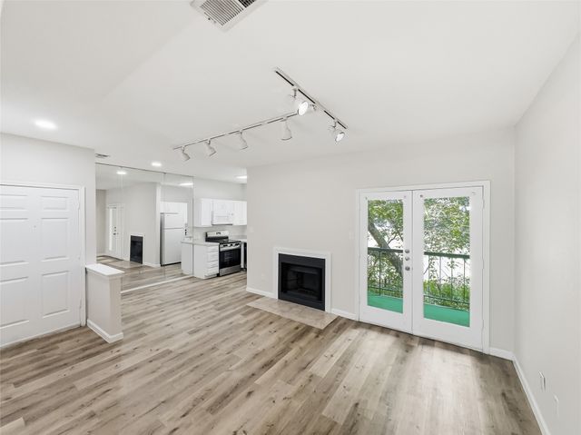 7126 Holly Hill Drive 210, Dallas, TX 75231