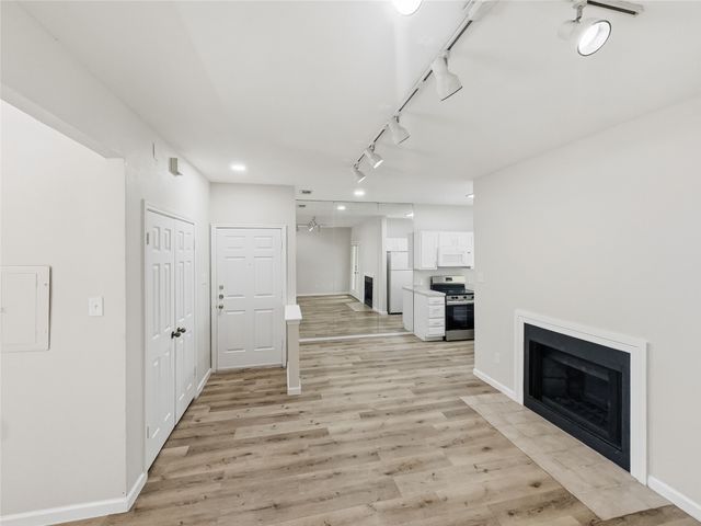 7126 Holly Hill Drive 210, Dallas, TX 75231