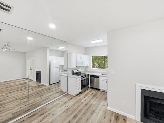 7126 Holly Hill Drive 210, Dallas, TX 75231