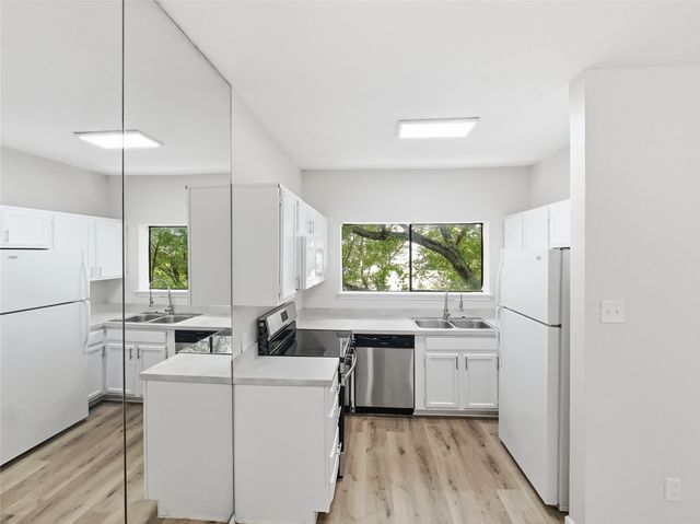 7126 Holly Hill Drive 210, Dallas, TX 75231