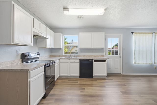 307 Meadow Ridge Drive, Burleson, TX 76028