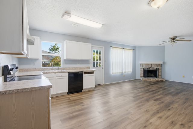 307 Meadow Ridge Drive, Burleson, TX 76028