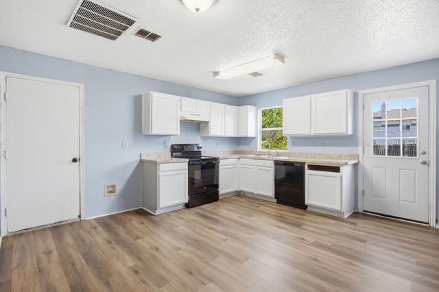 307 Meadow Ridge Drive, Burleson, TX 76028