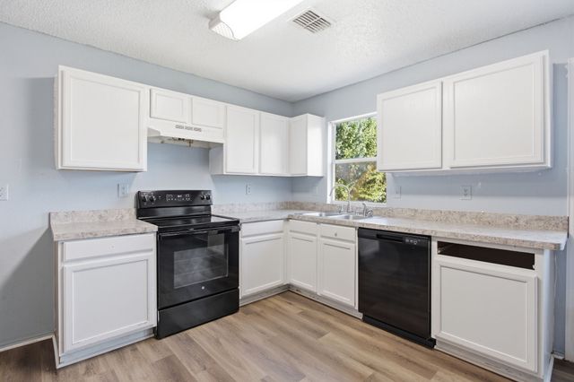 307 Meadow Ridge Drive, Burleson, TX 76028