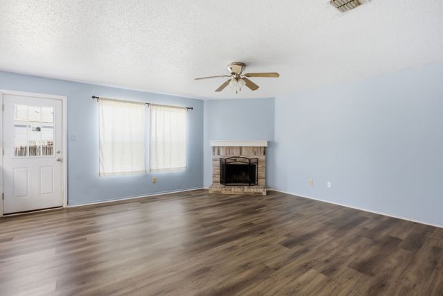 307 Meadow Ridge Drive, Burleson, TX 76028