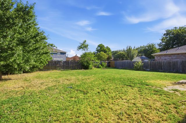 307 Meadow Ridge Drive, Burleson, TX 76028